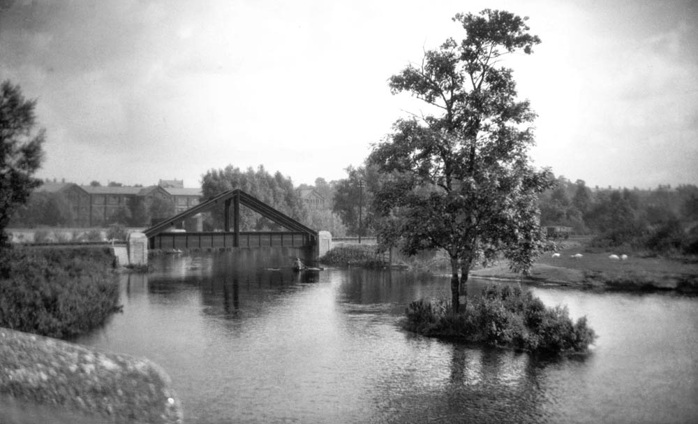 Wensum M and GN rail bridge from Dolphin Br [B154] 1931-00-00